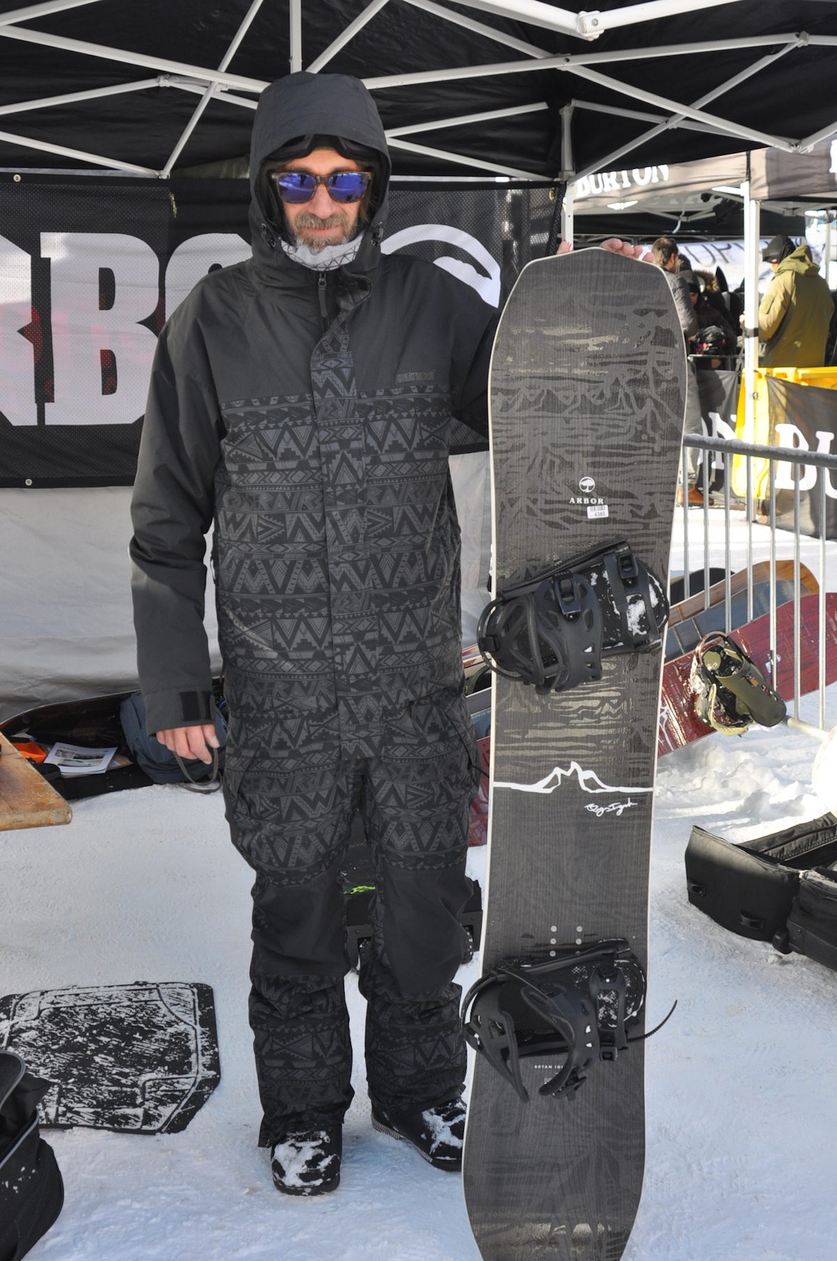 Arbor – Alex Duborgel showing Arbor’s Bryan Iguchi snowboard & Hemlock binding