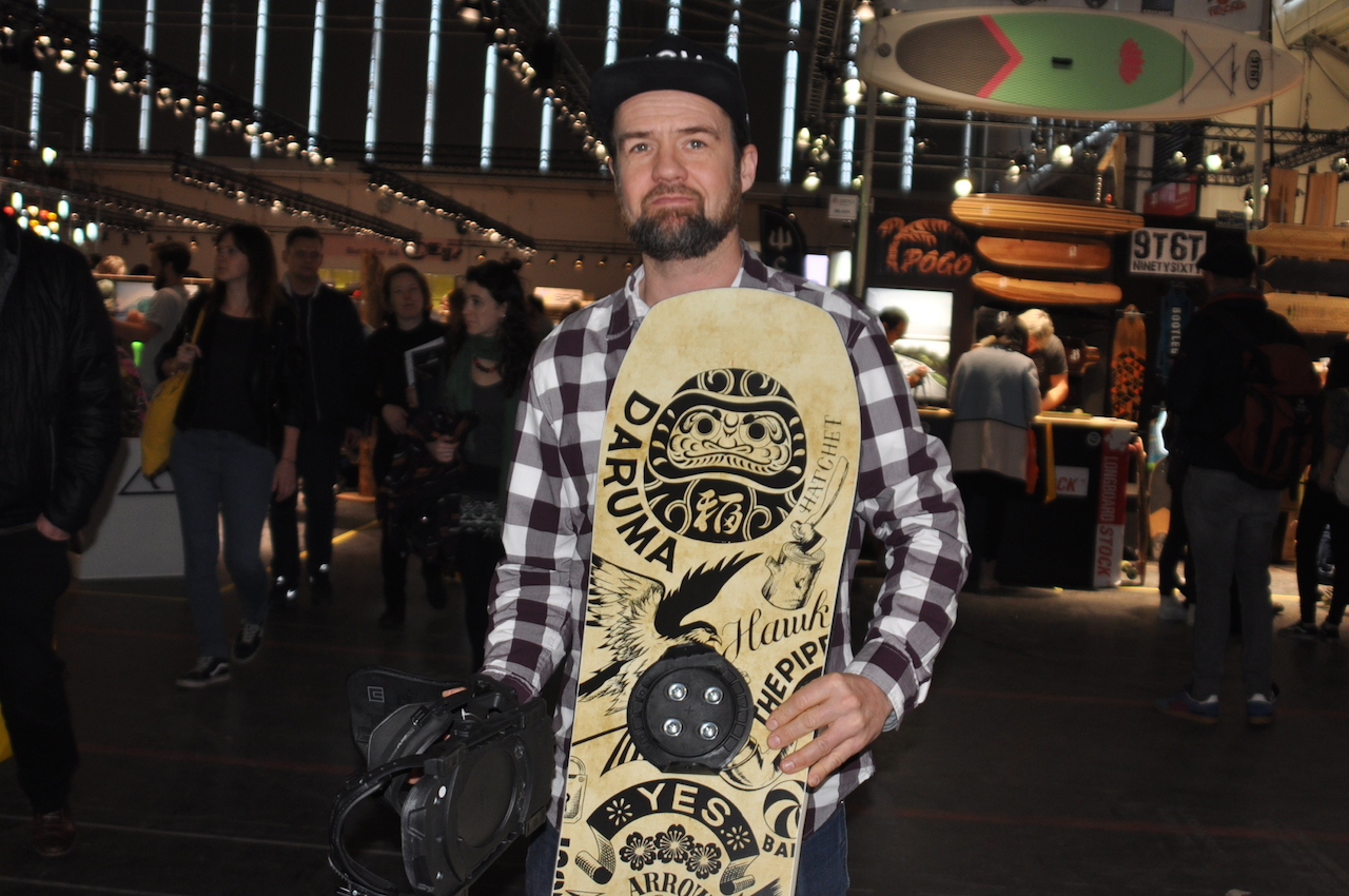 Now’s JF Pelchat with their Kingpin tool-less quivering feature. Allows riders to swap boards without having to change the entire binding