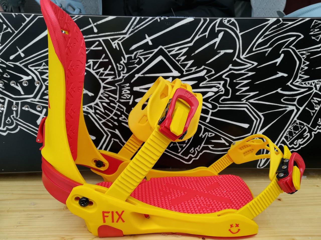 Fix’s new Magnum has their Minimal strap, and a full alu heel cup with size adjustability.