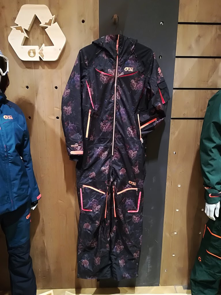Picture Organic Clothing’s Xena with 3D pocketing and internal suspenders…and Coremax insulation
