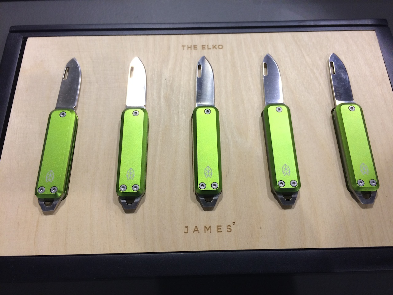 The James Brand – the Elko is a traditional pocket knife with modern shape, key ring holder and strong blade.