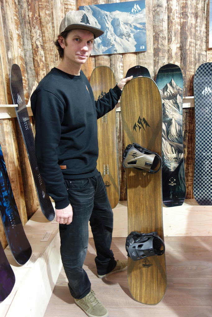 Jones Snowboards – Seth shows me the Flagship board with (top) Apollo binder with a flax carbon highback and (bottom) Mercury binding.