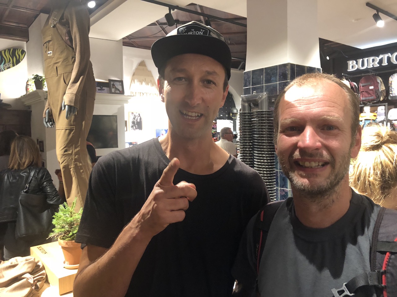 16 Hasi (Burton) and Patrick (splitboarding.eu)