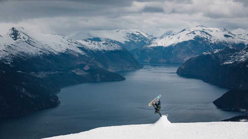 SEE-WHAT-YOUÔÇÖVE-BEEN-MISSING-WITH-OAKLEY┬«-PRIZMÔäó-SNOW-LENS-TECHNOLOGY-21