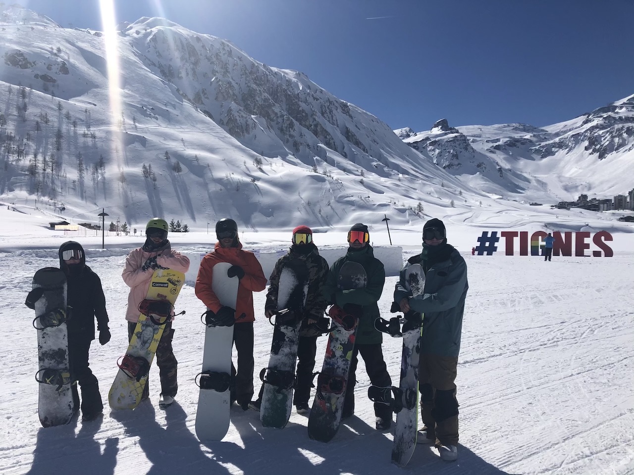 #DragonRetailerWeek crew in Tignes. L-R TSA’s Sarah Martin & Keiran Hammond, TDC’s Owain George, John Basset (Dragon Lodge), Sammy Lala & Dragon’s Sam Nelson