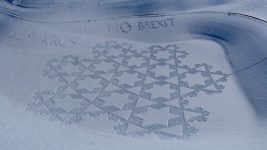 Les Arcs says no to Brexit_Simon Beck photo