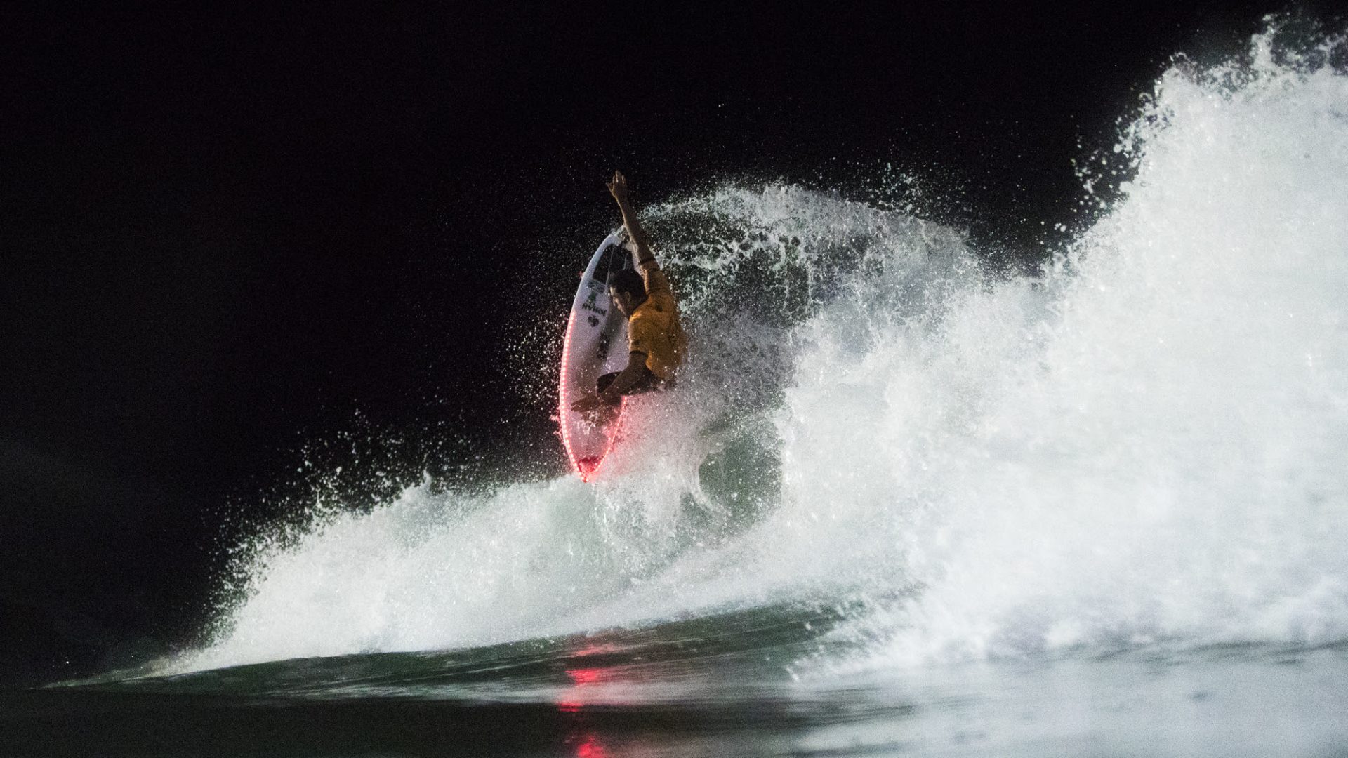 Deeply Soöruz Picture Dakine WSL World Surf League Surf de Nuit