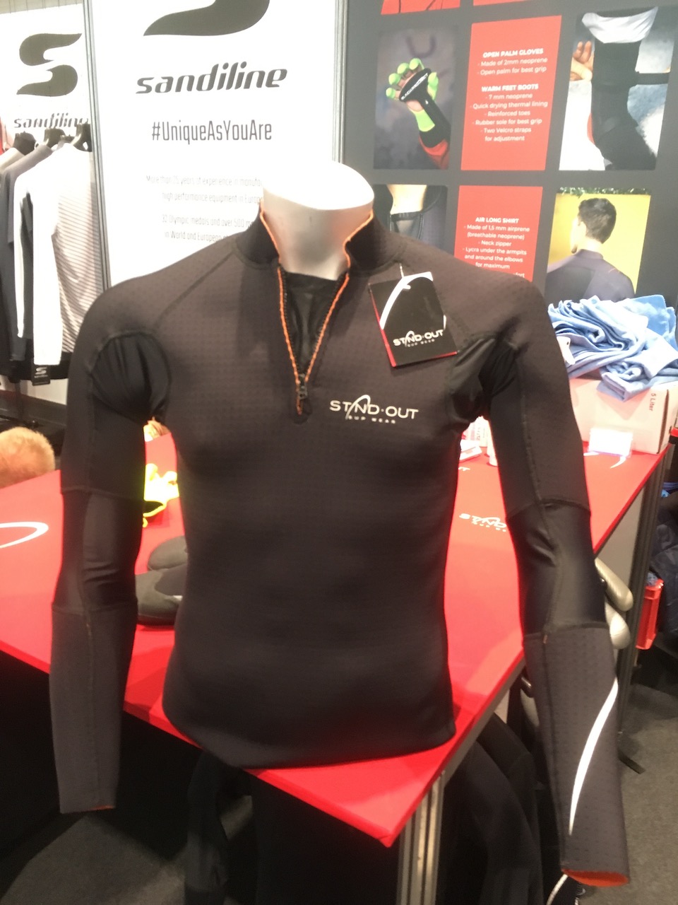 Sandiline Stand-Out Winter Airlong Shirt has interior fleece which pulls moisture away from the skin and elasticity in the arms to help paddling