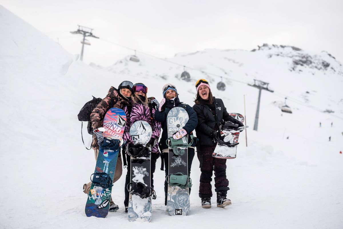 elooa girls snowboard camp