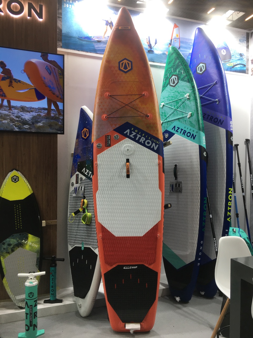 Aztron Soleil Xtreme multi functional board. with double chamber and double layer fusion material and has windsurf mast base