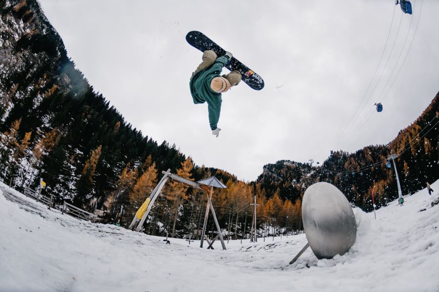 [Nitro] Benny Urban flipping out over the new snow at the base of Kaunertal, Austria