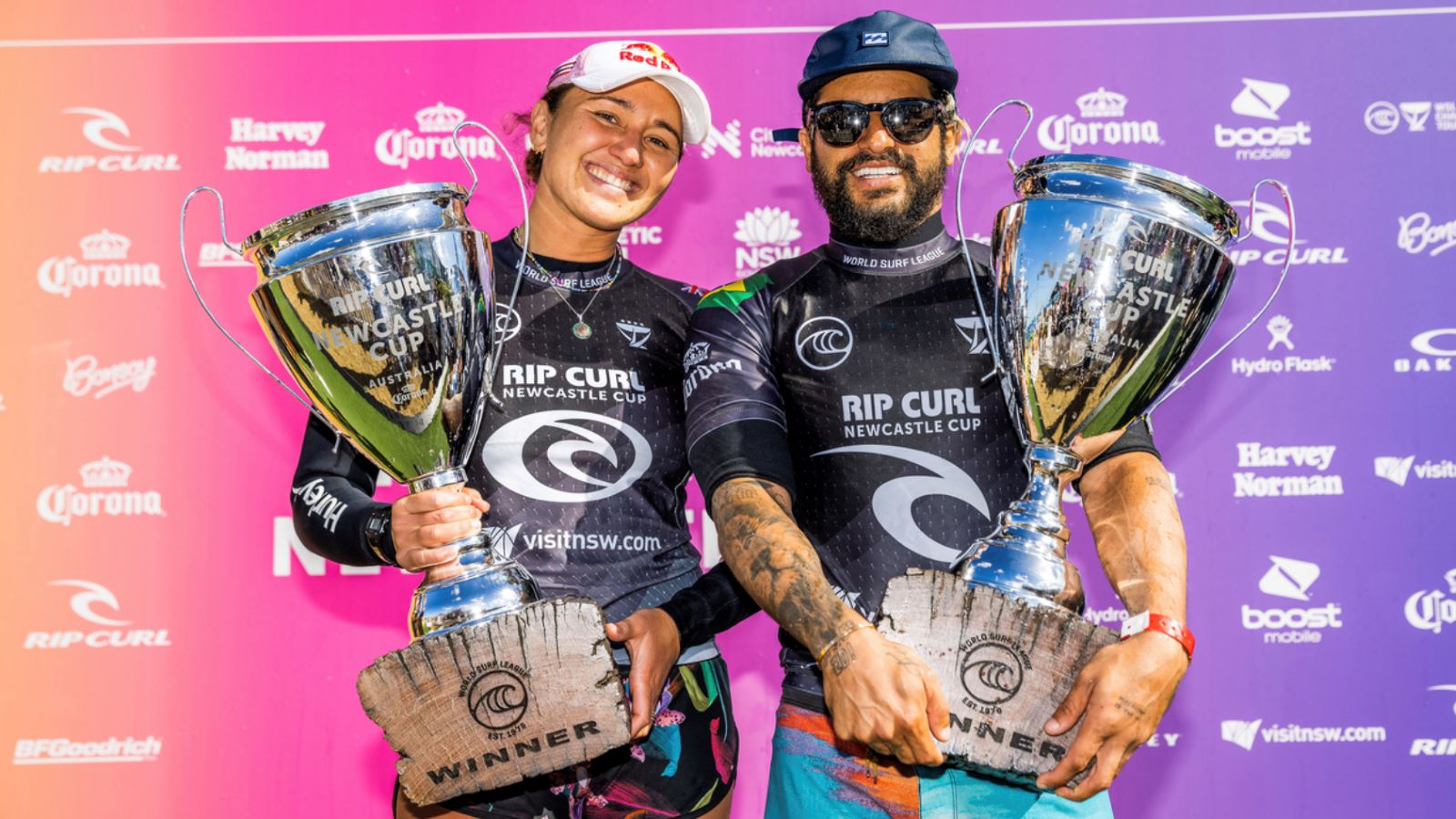 Reigning World Champions Carissa Moore (HAW) and Italo Ferreira (BRA), winners of the Rip Curl Newcastle Cup pres. by Corona. Credit @WSL_Dunbar 