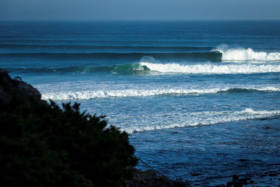 The lineup at Ribeira d’Ilhas. Credit WSL_Poullenot