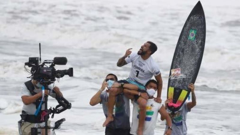 Olympic surf gold winner