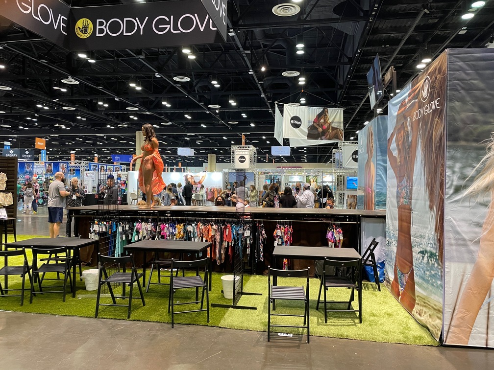 Body Gloves stand