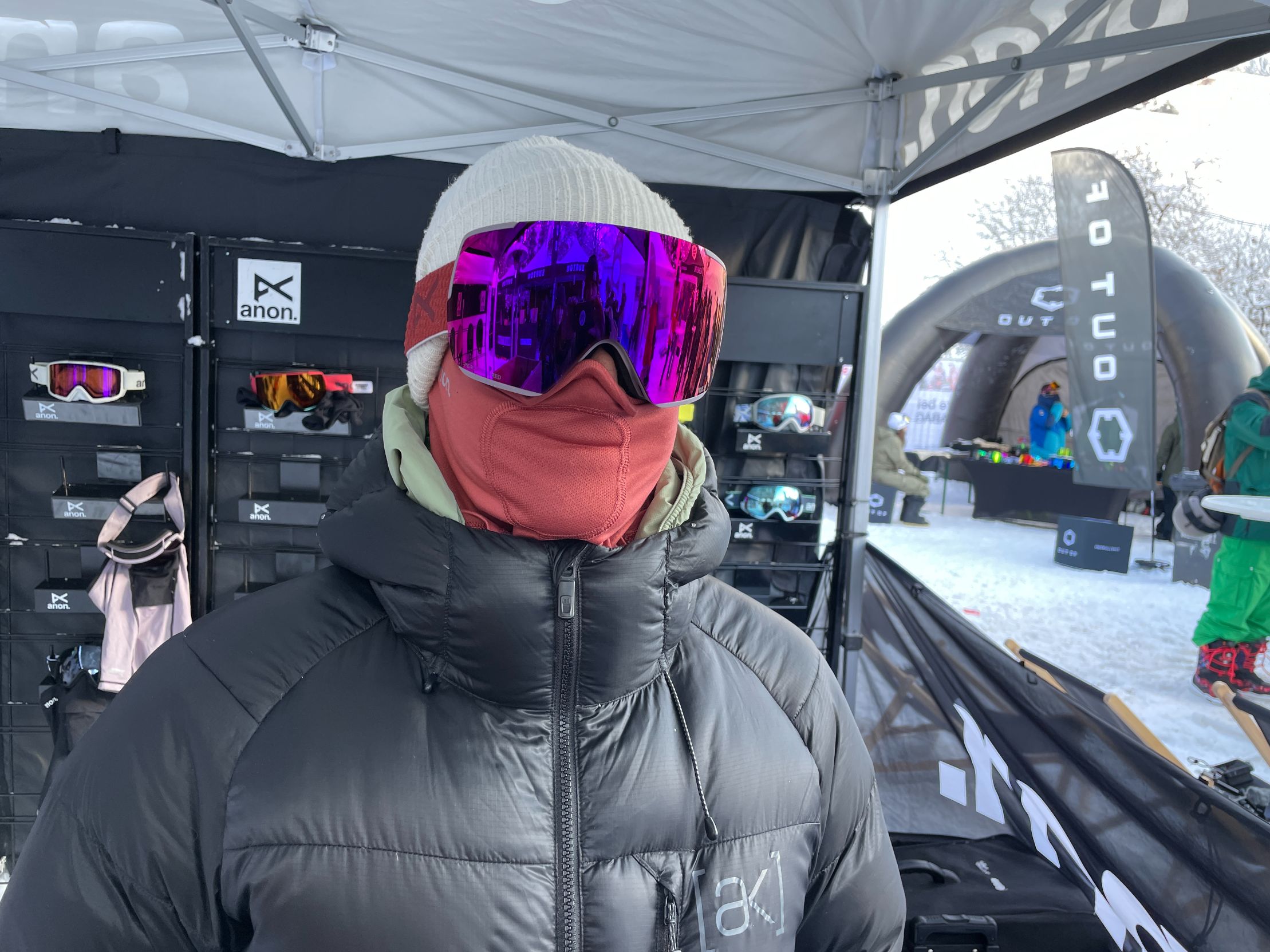 Anon's M5 goggle with hybid lense with both Toric and cylindric style
