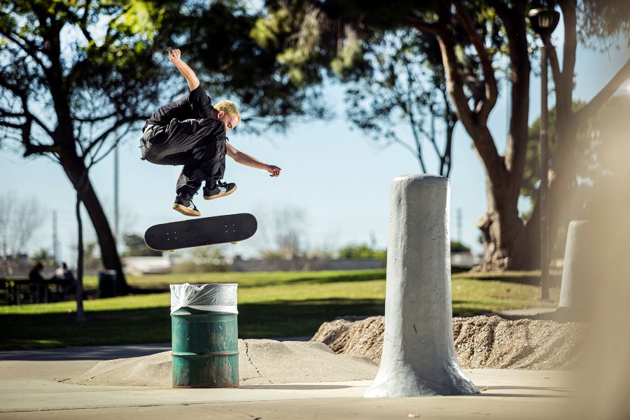 Cariuma Tyler Peterson hardflip