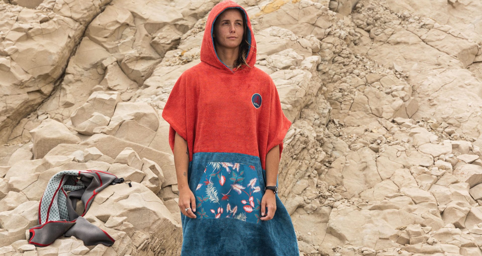E23 EPONSWA SOORUZ PONCHO SWAMP RED LEATI