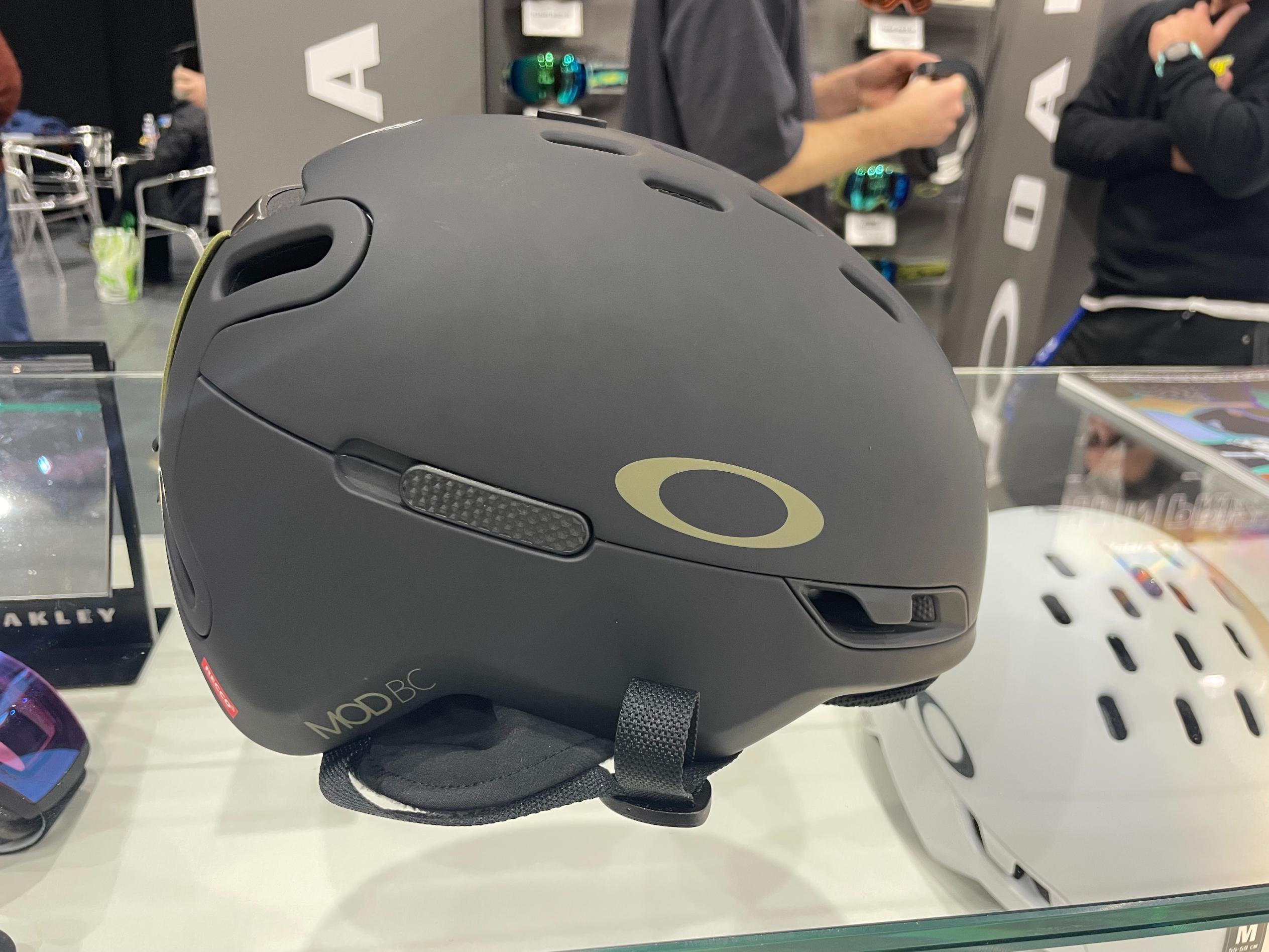 Oakley Mod BC super light weight helmet
