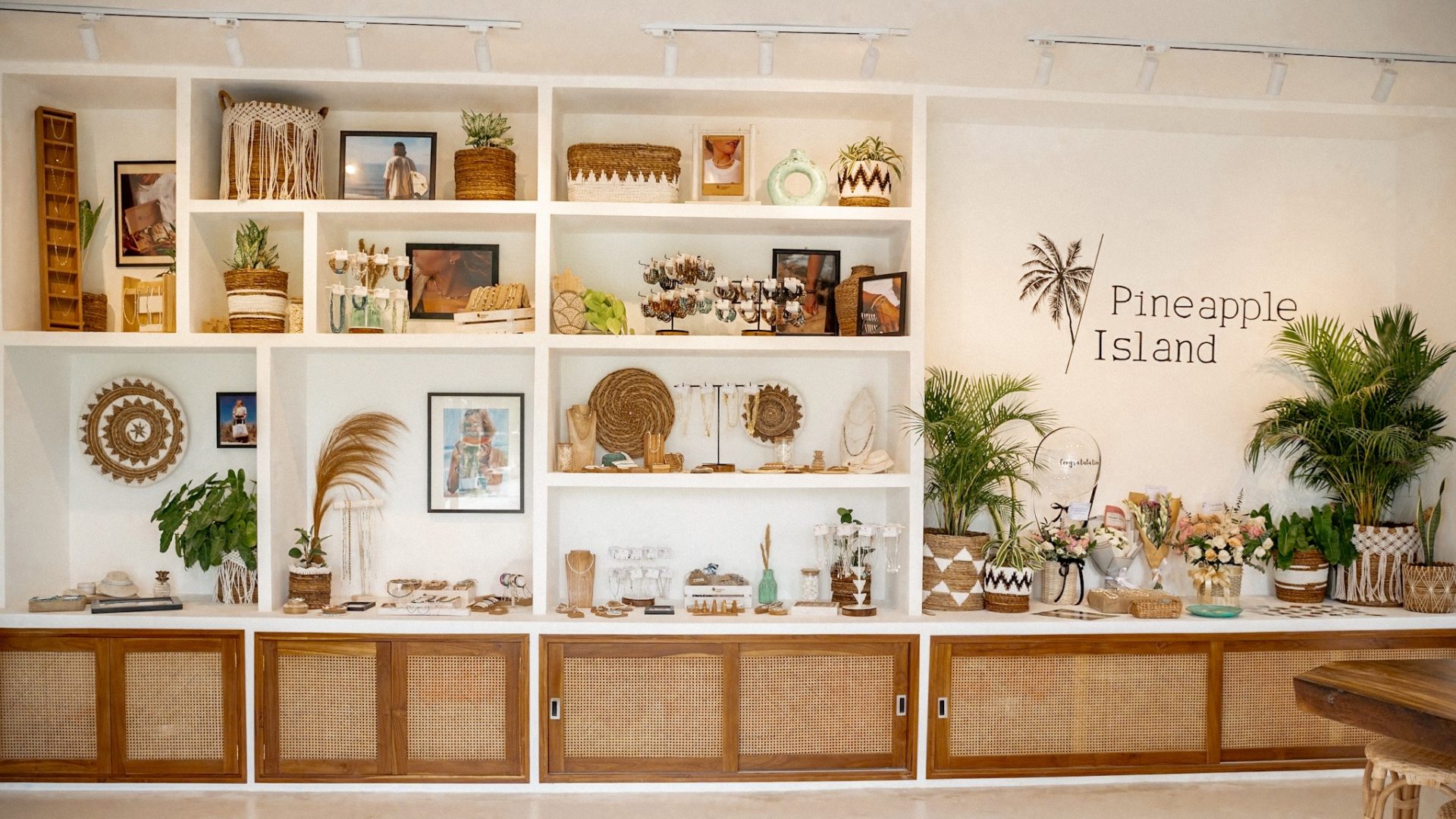 Pineapple Island store header