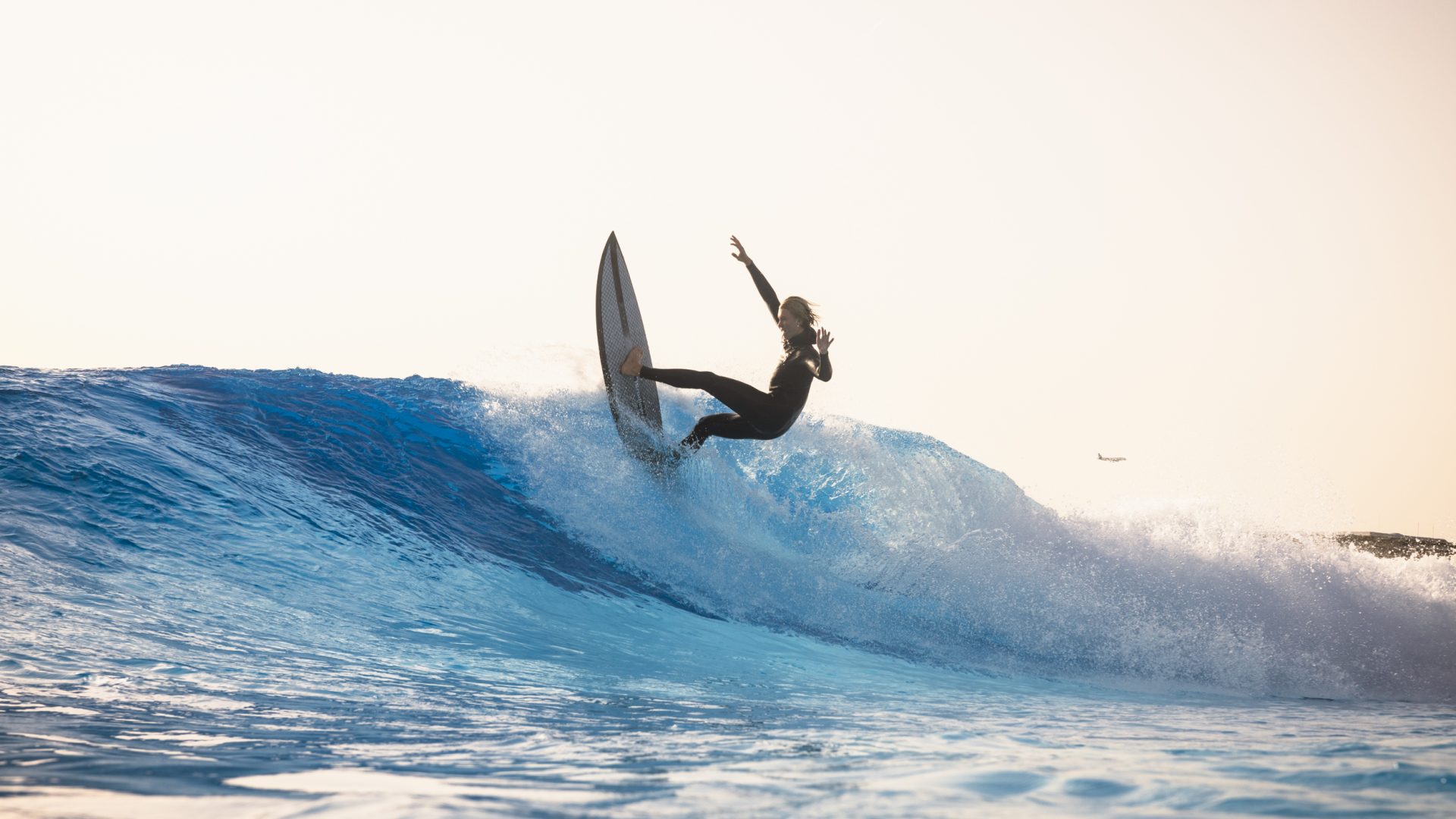 _Q3A5070_Surftown