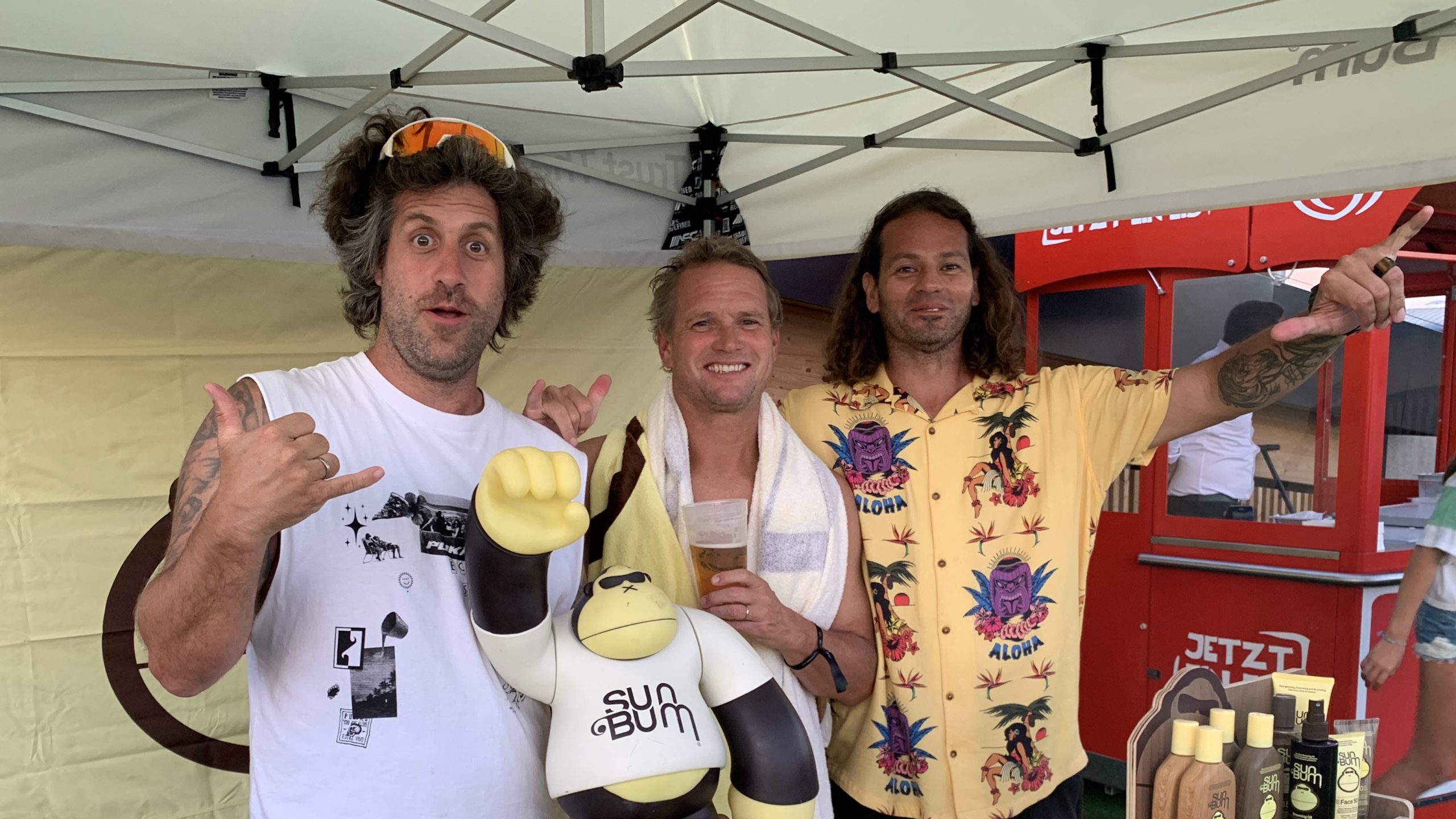 16 Sun Bum Crew Tobi Hammer, Evan Slater (CMO Sunbum),  Jorge Vargas Arroyo (Sunbum Brand Ambassador)