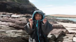robie-dry-series-beach-waterproof-hooded-changing-robe-charcoal-black-blue-atol-junior