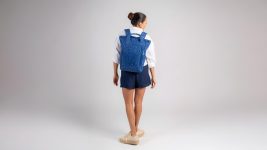 Pacsafe GO Totepack_CeruleanBlue_Lifestyle shot