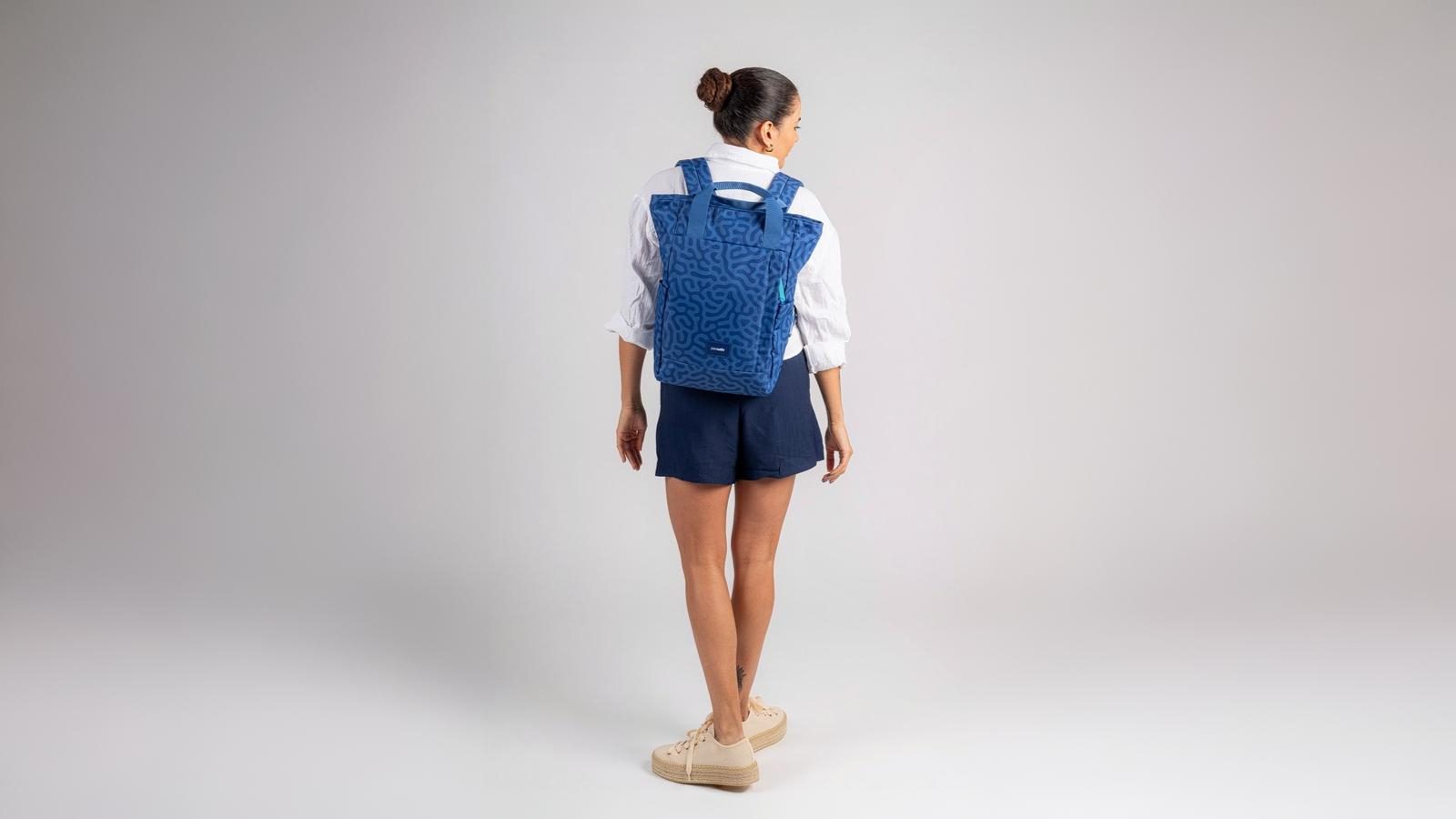 Pacsafe GO Totepack CeruleanBlue Lifestyle shot