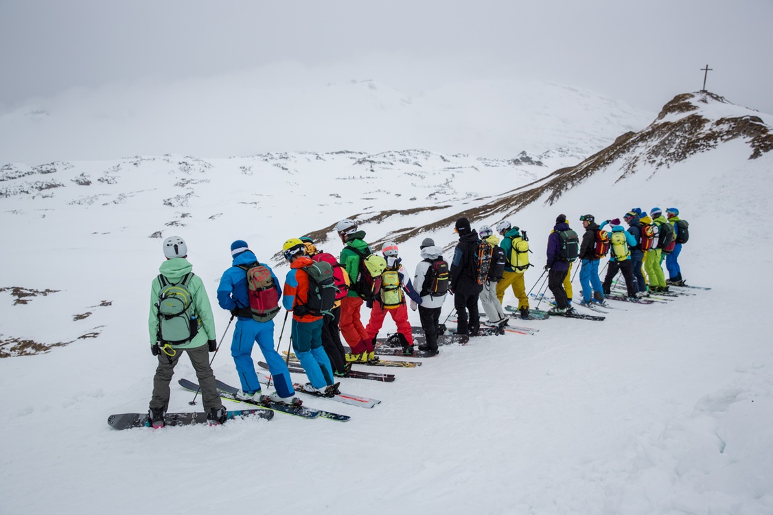 The group getting ready for some wet snow. Photo © Baschi Bendel 